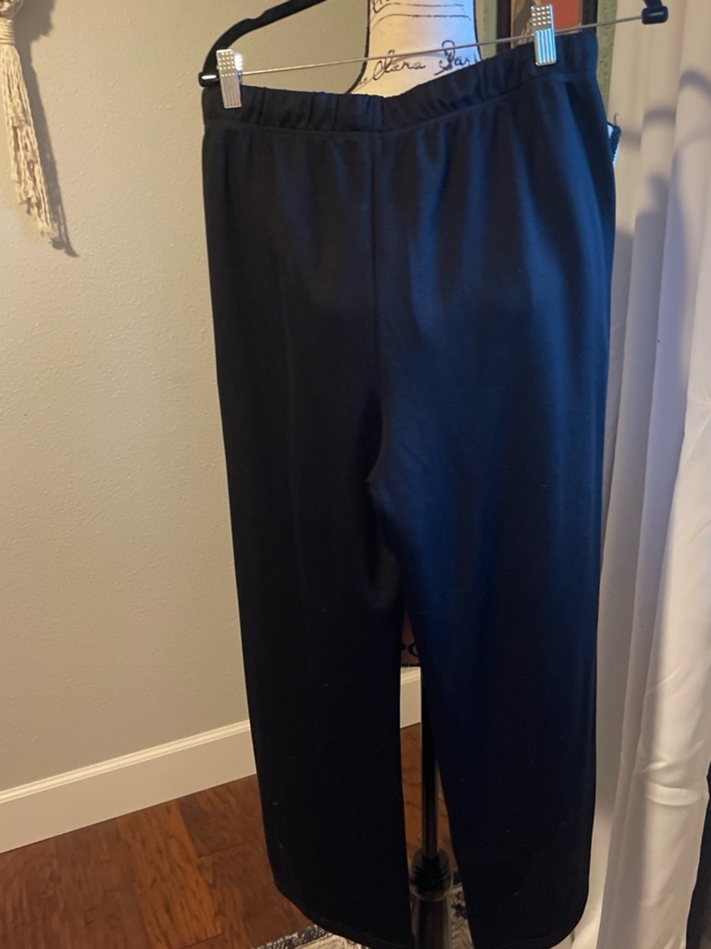 Sampeel Black Sleeveless Top & Capri Pants Set - Picture 2 of 6